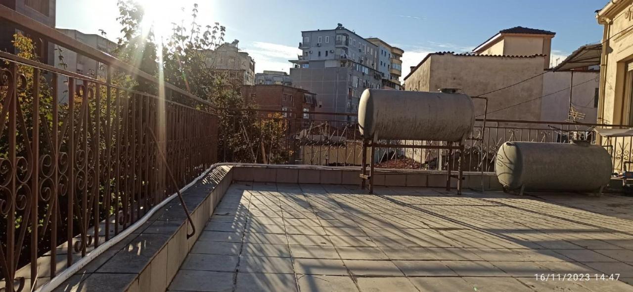 Royal Hostel Tirana Exteriör bild