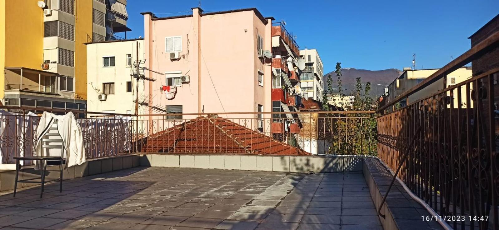 Royal Hostel Tirana Exteriör bild