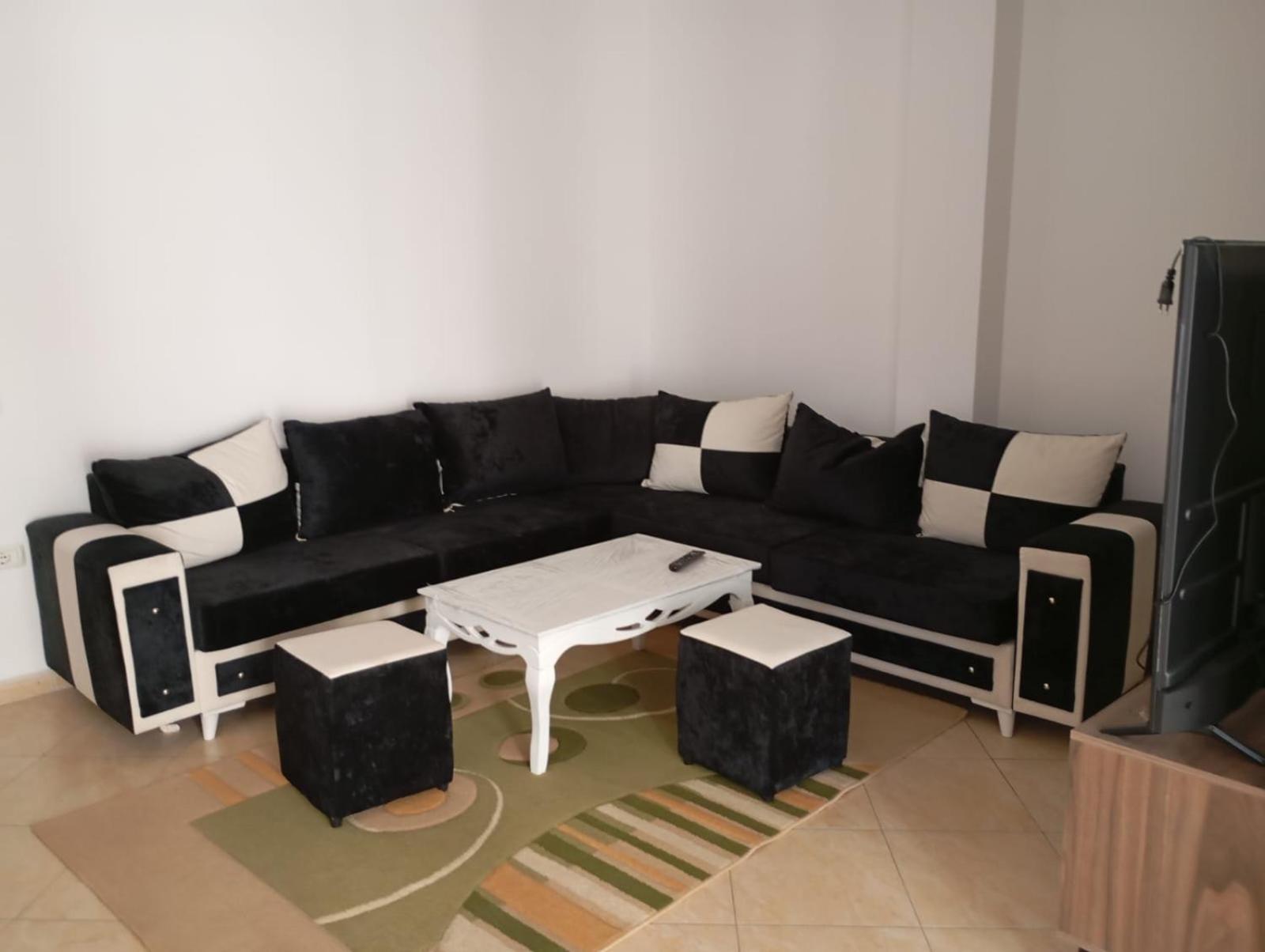 Royal Hostel Tirana Exteriör bild