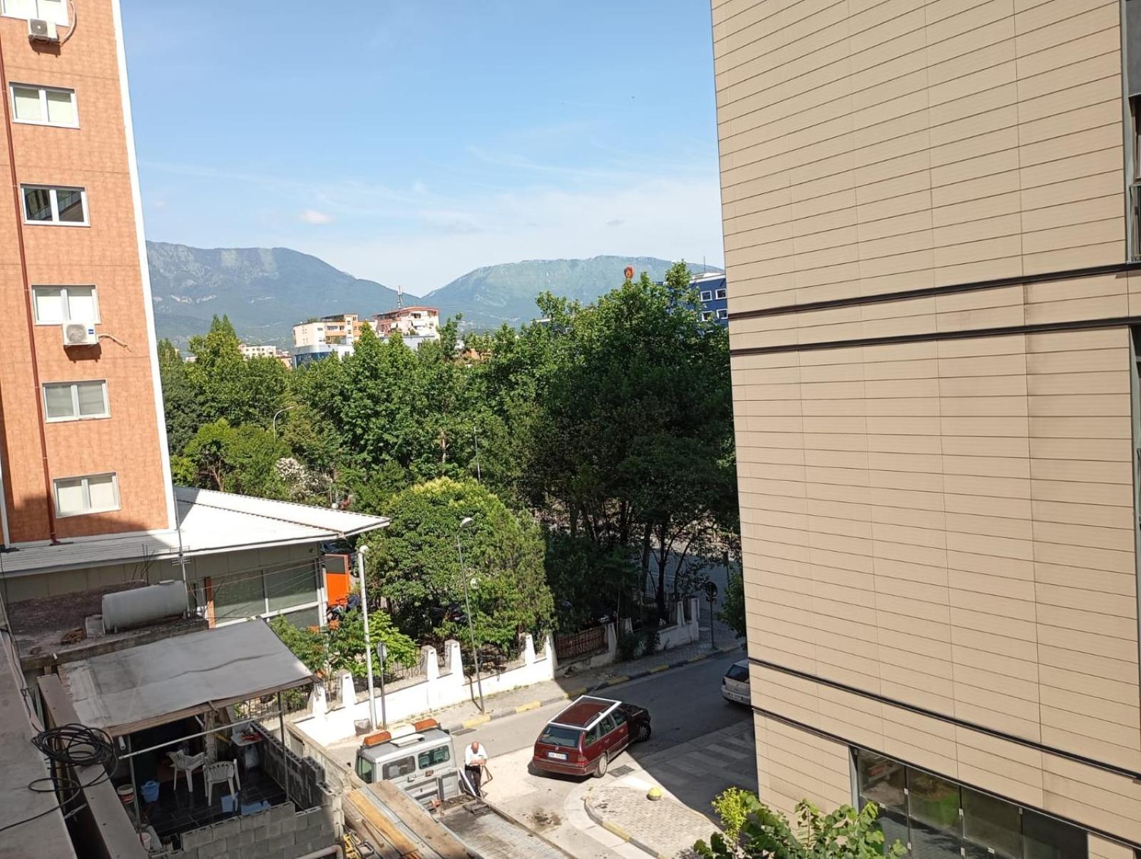 Royal Hostel Tirana Exteriör bild